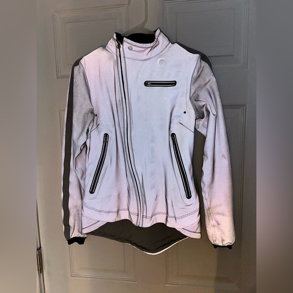 Lululemon Run: Reflective Jacket - Picture 10 of 12